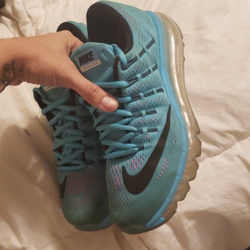 Womens size 7 blue NIKE AIRMAX